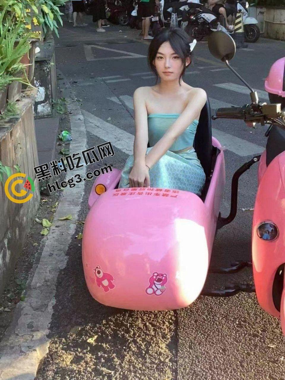 上海00年『叶蓉蓉』沦为金钱奴隶！清纯女神小萝莉与金主爸爸口交私拍曝光，男友心碎成绿帽侠！-1