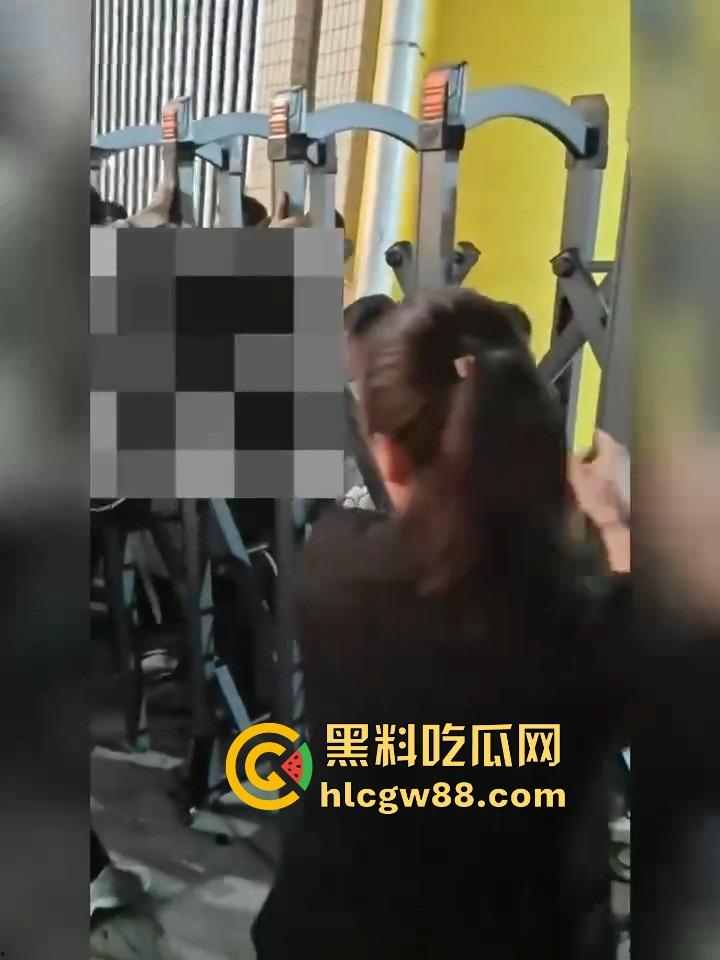 汕头二中拆门事件闹大了，林校长的奇葩规章制度牛逼炸天，学生怒了直接拆门抗议！-10