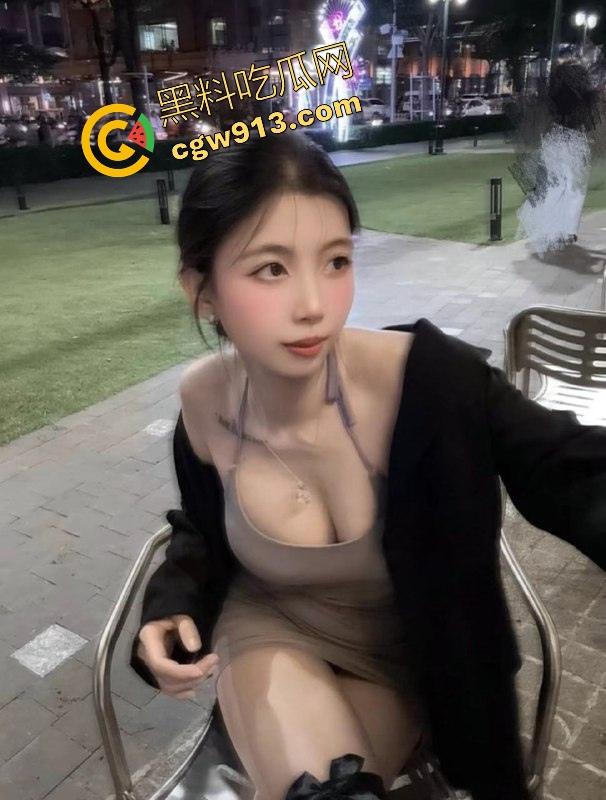 华东理工学院【王蕊】伪装清纯的女学妹，其实夜夜当母狗，穴黑水多一看就是老练淫娃！-3