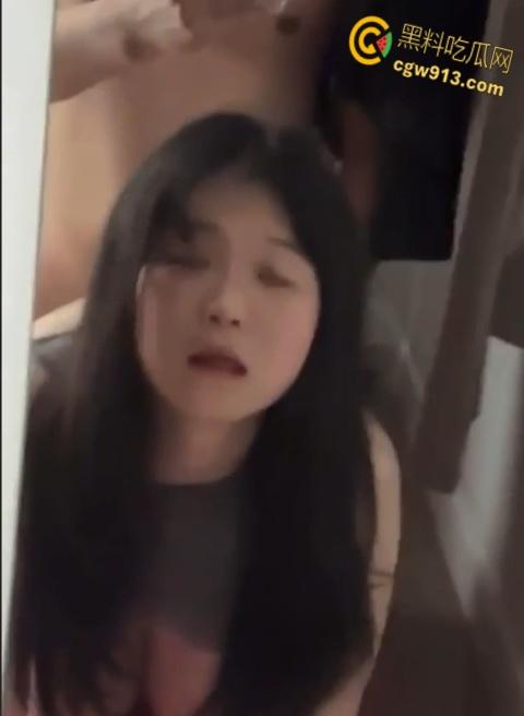 浙江17岁小母狗【徐迎运】，为讨好金主与其朋友3p，舌钉口活别致舒服，未成年酮体就是嫩啊！-6