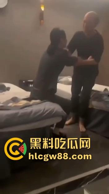 宁波水悦人间6号技师表白王总跪舔，扑倒露光头强真身，求饭票被拒宁当狗不找老实人，锁死老总别祸害兄弟！-9