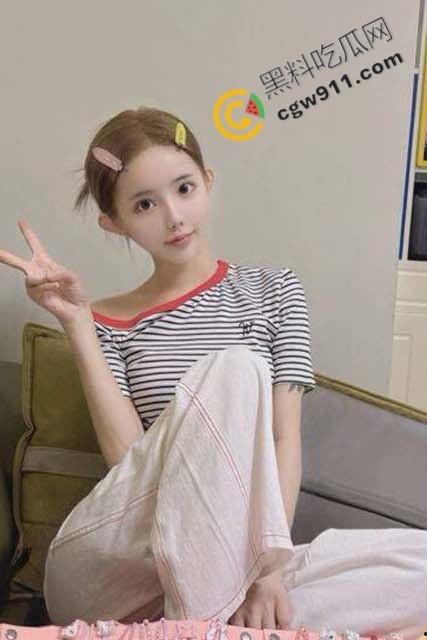 海角达人与表妹禁忌之夜！堂妹老公不在的那晚，半推半就的插入那湿润的嫩穴-1