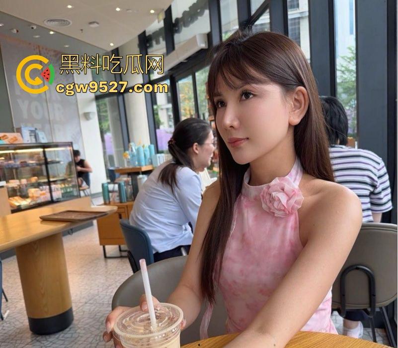 河南淫骚熟女人妻【林默莉】偷情小三被老公抓包，丈夫怒曝激情做爱视频，让我们见识到她不一样的一面！-4