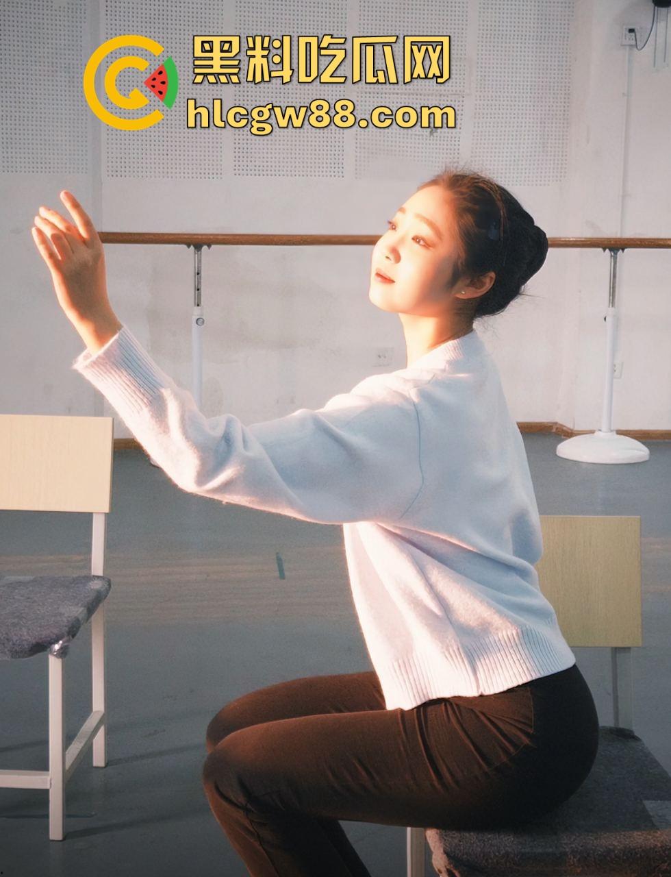 北京现代音乐学院母狗门大瓜，大三舞蹈校花『 乔烨』被金主包养调教，极品身材舞蹈生变性奴？-6