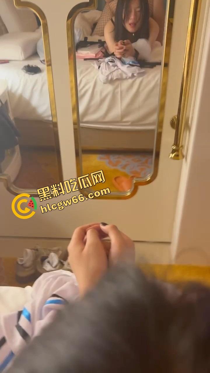 赣州【赵茜茜】被男友后入爆操，镜子前掰腿挺奶自拍骚态百出，Q弹奶浓密逼毛分手被曝光！-8