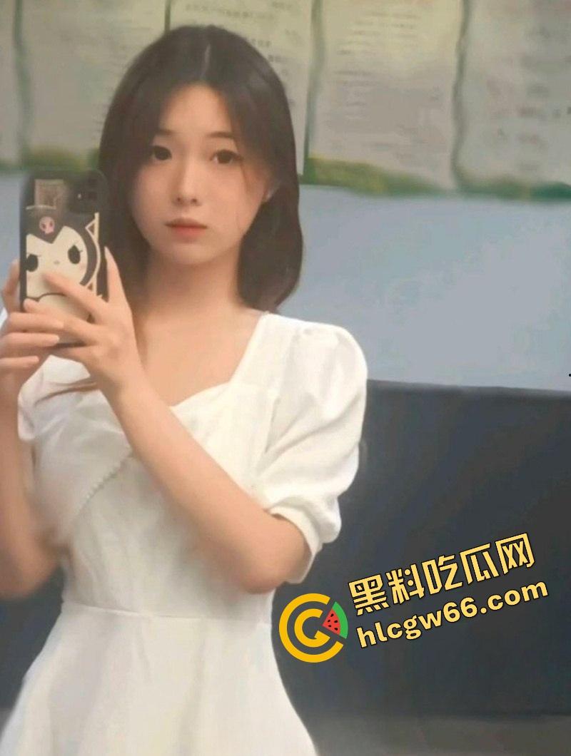 山东临沂大学巨乳学妹【徐婕】胸大无脑成炮友提款机，粉嫩紧穴夹到爆，手交挡精母狗命摆烂了！-2