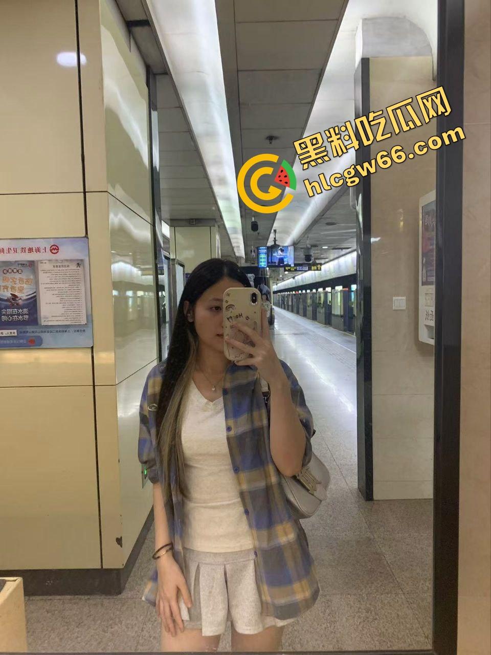 南方学院大三骚御姐【宁宁】外表清冷床上是欠干母狗，被男友后入插到发浪尖叫，粉嫩穴穴连喷三次！-7