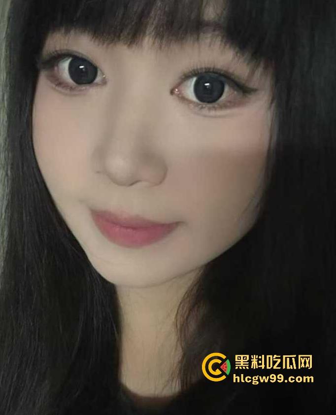 辽宁工商学院极品大三学姐【吴诗芸】给炮友拍裸照被玩腻后曝光，现实中很甜在床很骚。很有撸点！-5