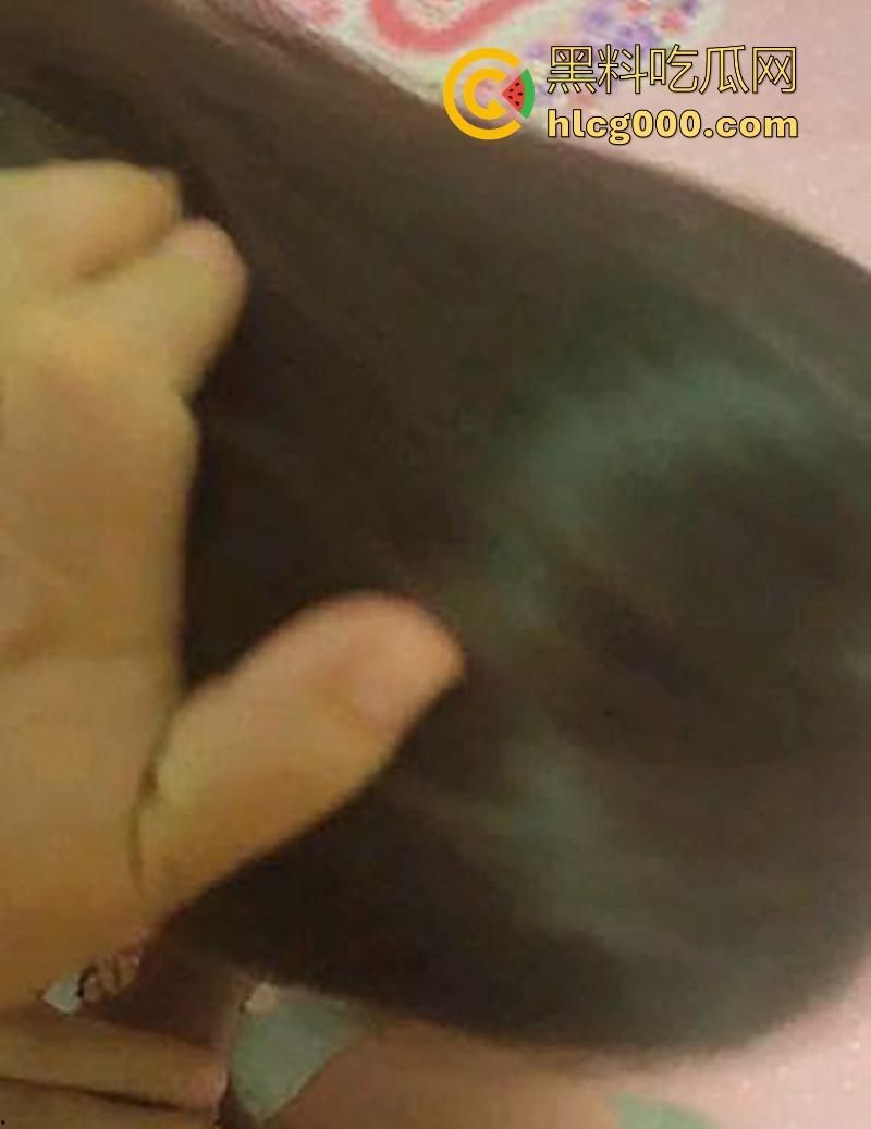 海角乱伦，和嫂嫂来了一次激情猛烈的性爱，狂扣淫荡肥逼，淫水四散喷溅顺着胳膊流满全身！-8