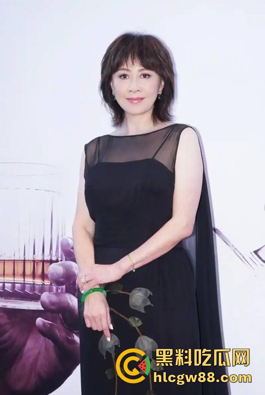 香港女星【刘嘉玲】当年被绑架强奸的视频泄露流出，匪徒无套颜射 虽画质模糊但依稀看得出是本人！-1