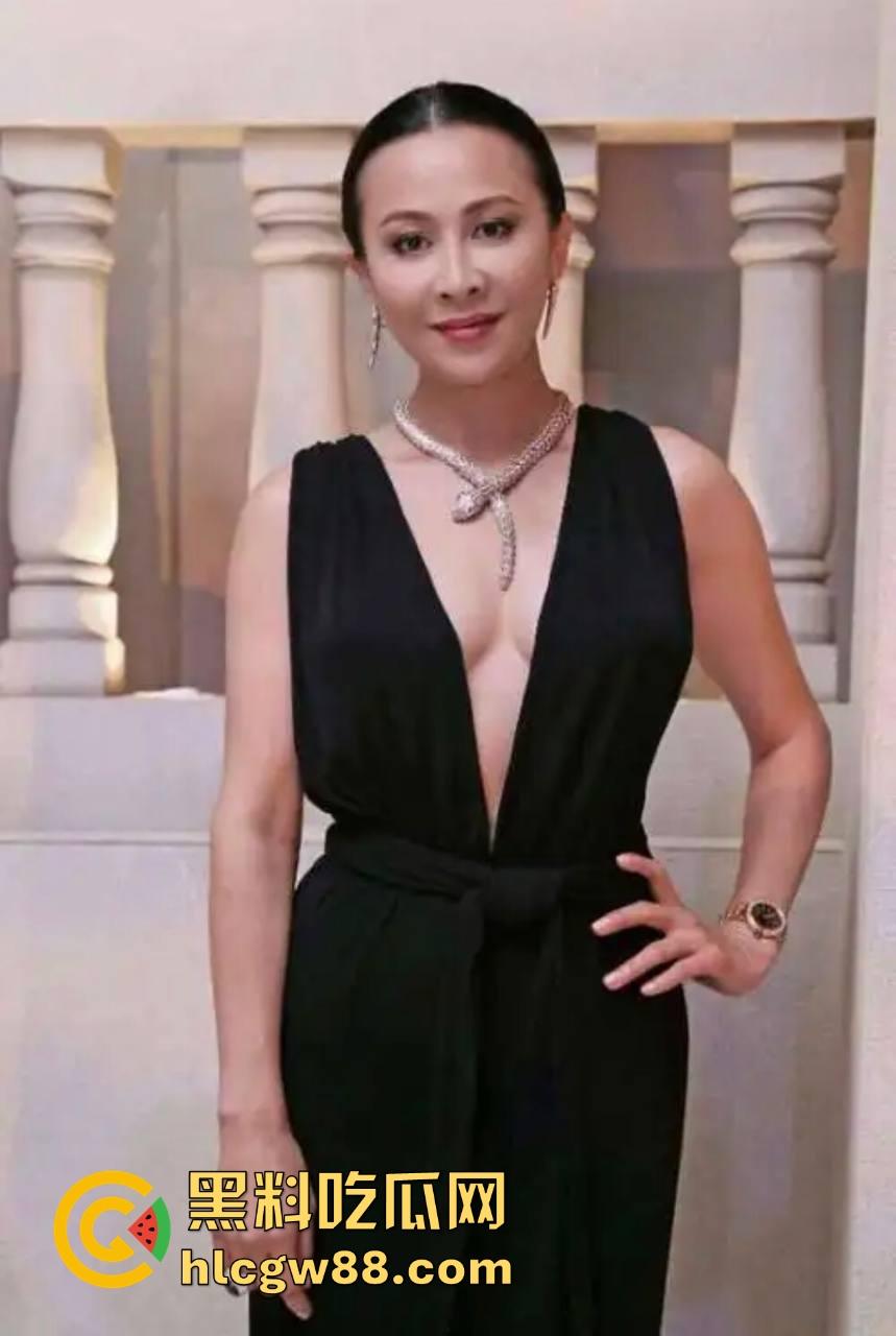 香港女星【刘嘉玲】当年被绑架强奸的视频泄露流出，匪徒无套颜射 虽画质模糊但依稀看得出是本人！-2