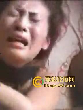 香港女星【刘嘉玲】当年被绑架强奸的视频泄露流出，匪徒无套颜射 虽画质模糊但依稀看得出是本人！-19