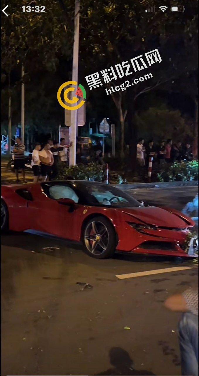 三亚3位小仙女 租法拉利跑车出车祸 后胎撞飞数米 唯一一台法拉利sf90报废-7