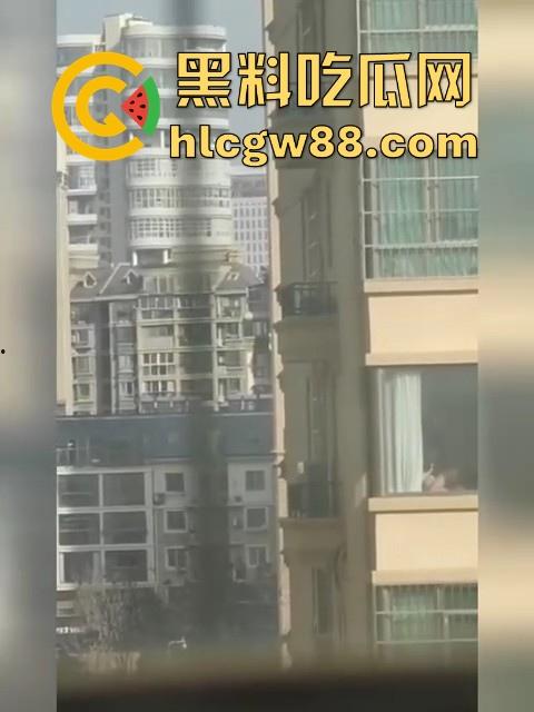 骚货人妻大胆做爱，高楼层 开窗帘让人欣赏，女的还挺主动的一直是骑乘位，看得人心痒痒！-4