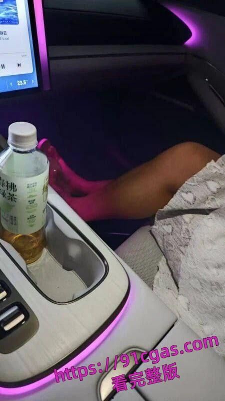 18岁小妹子失恋 约上小米SU7顺风车司机车震打炮！小米SU7什么时候成为炮车了！-10