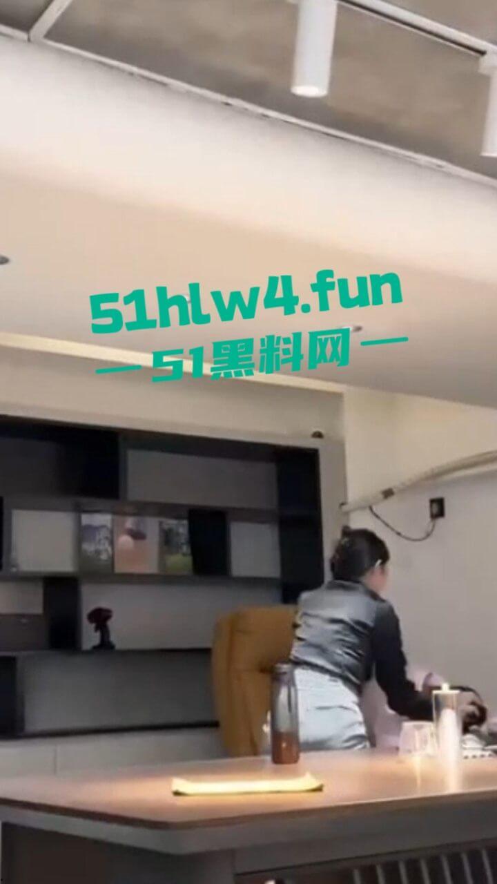 广东东莞渣男【钟安】开虚假公司坑蒙拐骗，诱骗女孩包养潜规则，被老婆发现后 发朋友圈求原谅。-2