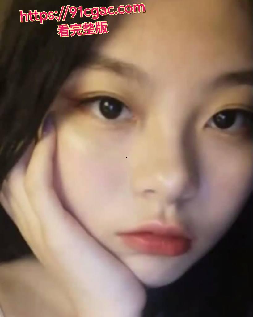 幸运兔纯欲系女学生皮肤白得跟牛奶似的，蜜桃臀圆润得让人想咬一口。-1