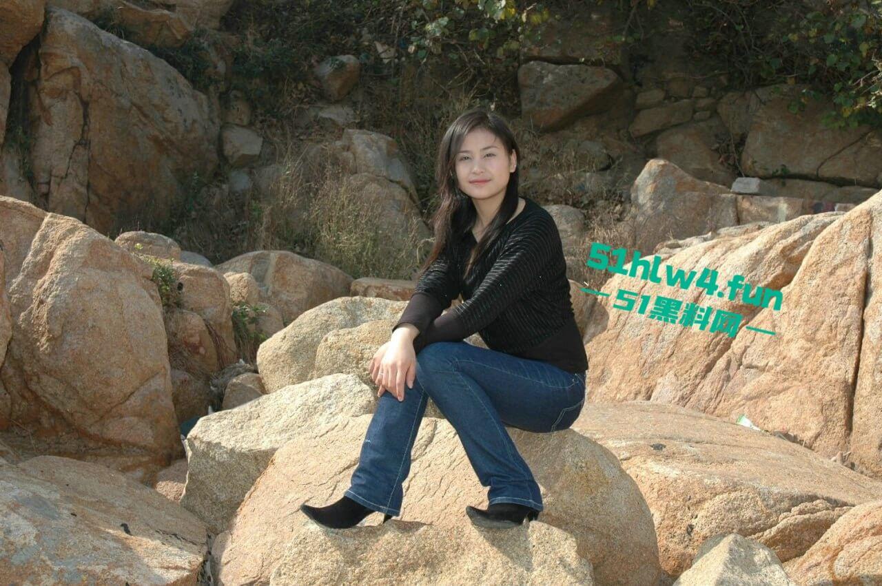 极品良家少妇【李莉】大奶长腿身材超性感，竟然还会一字马酒店偷情被无套内射偷情视图流出。-9