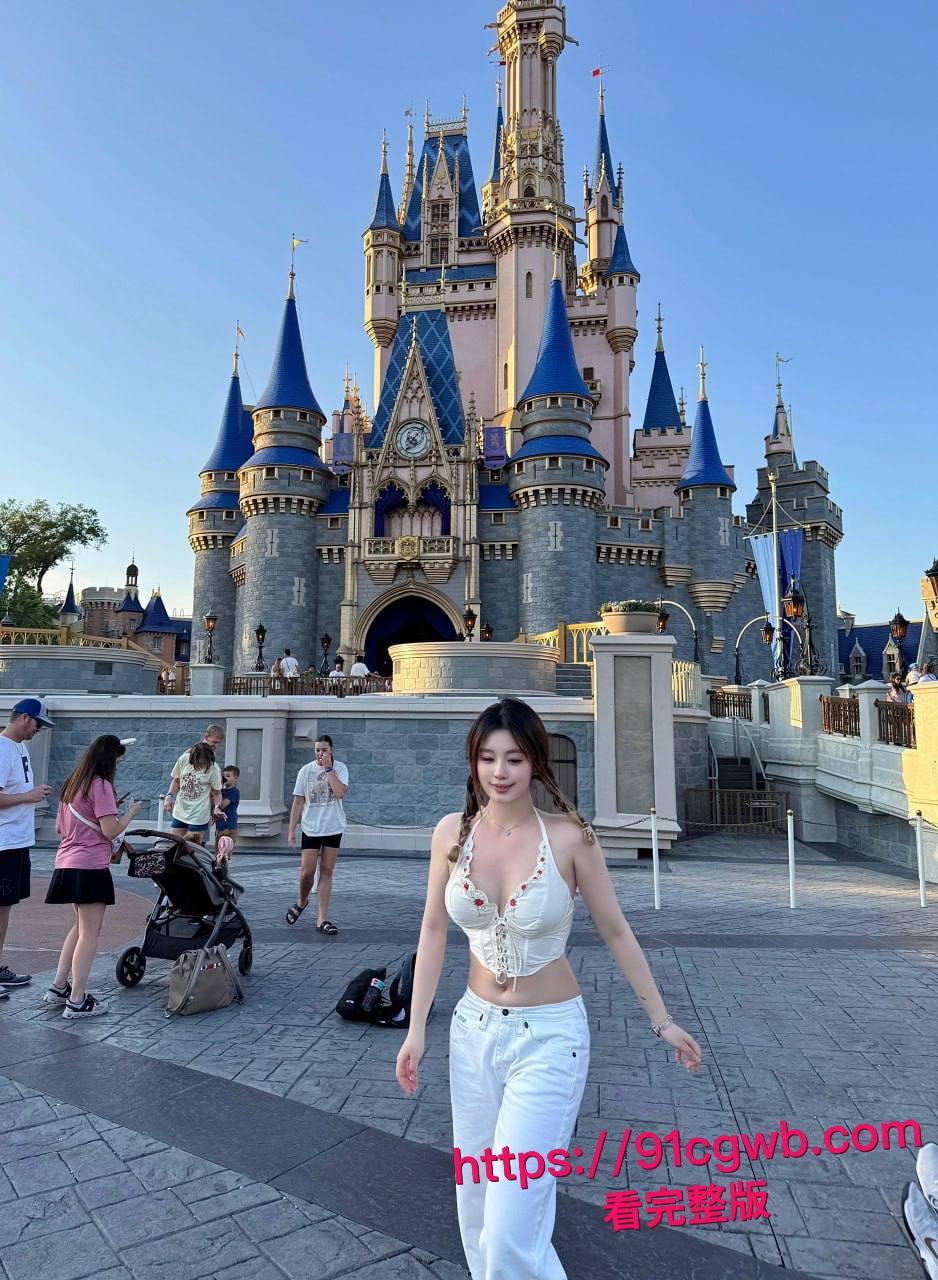 妹妹穿上旗袍勾引哥哥，最终被哥哥在椅上后入狂潮内射满骚穴！-11