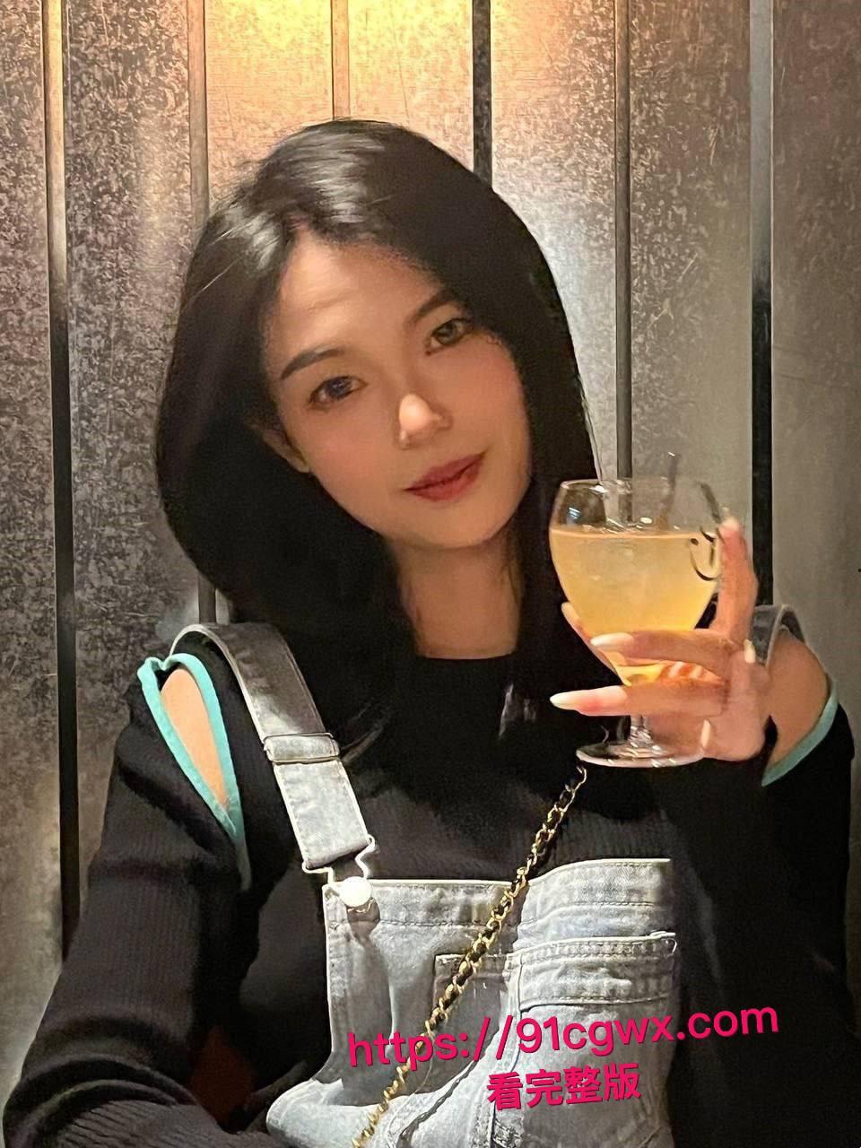 云南高校19岁甜美女大生周闫妮应聘模特惨遭面试官PUA：全裸洗澡镜头曝光流出！-2