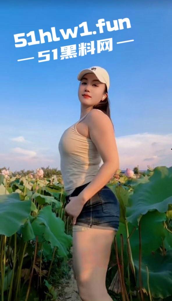 抖音百万粉丝的女网红【蓓蕾秋语】不雅自拍曝光，蜂腰翘臀巨乳肥穴谁看了能受得了？-6