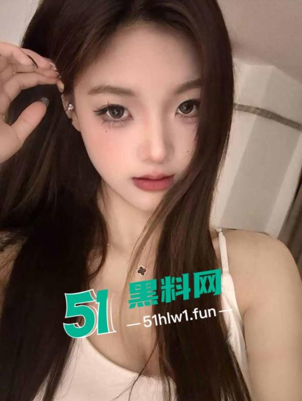 四川成都清纯可爱反差女大学生【林意如】多段大尺度视频，现实和网络中判若两人视频认证。-3