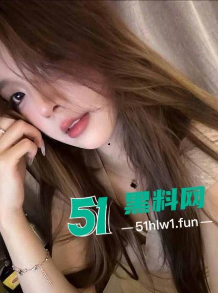 四川成都清纯可爱反差女大学生【林意如】多段大尺度视频，现实和网络中判若两人视频认证。-11