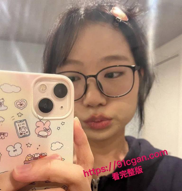 超反差母狗！眼镜妹momocats顺便调教强制，吞精深喉舔肛太炸裂-4