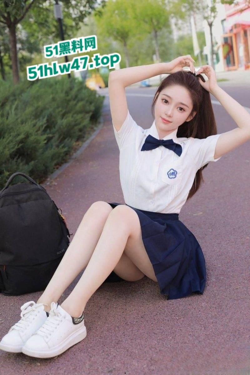 四川大学锦江学院，舞蹈系的校花【罗钰爽】完美身材人间尤物，一字马展示完美酮体。-11