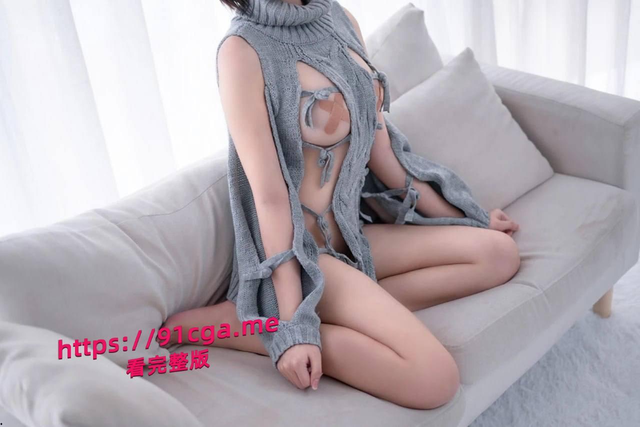 COS少女阿薰kaOri - 露背毛衣 最近网上又炸开了锅，COS 圈里又来了一个火遍全网的存在  #COS少女阿薰-1