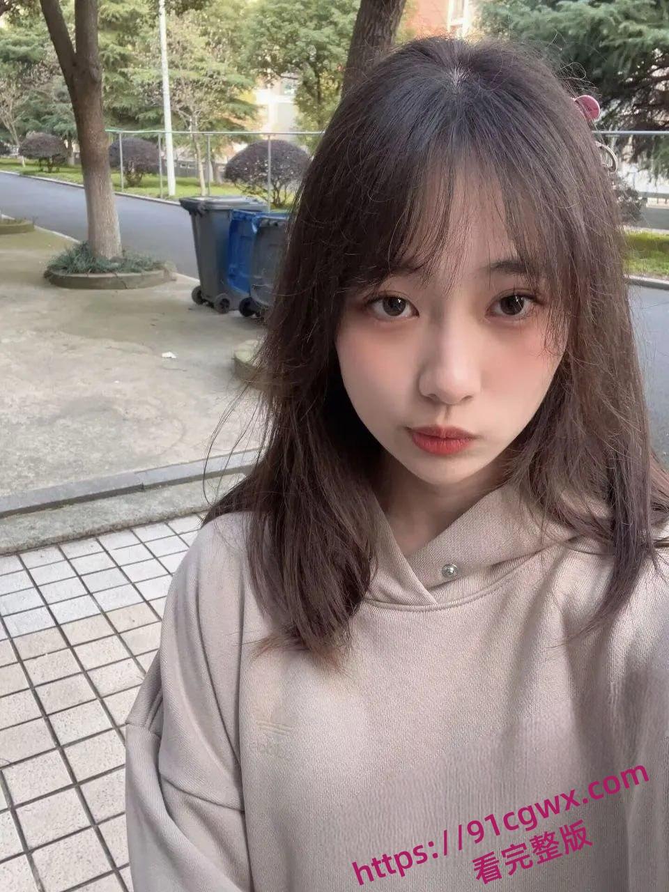 东北可爱大眼贫乳女大学生吴静璇居家激情视频外泄-2