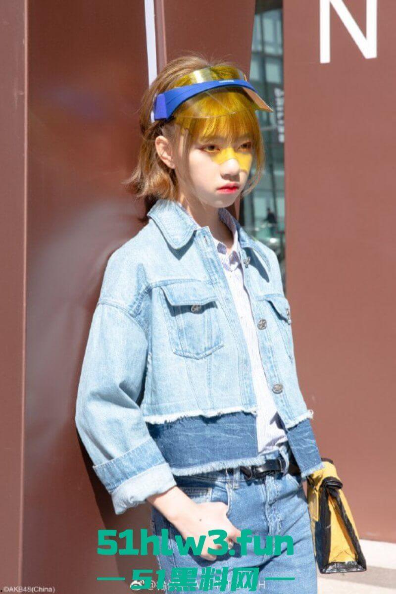 B站人气up主【妮妮】真实信息及早期陪睡金主私密视频被扒，两极反差震惊众人引热议。-6