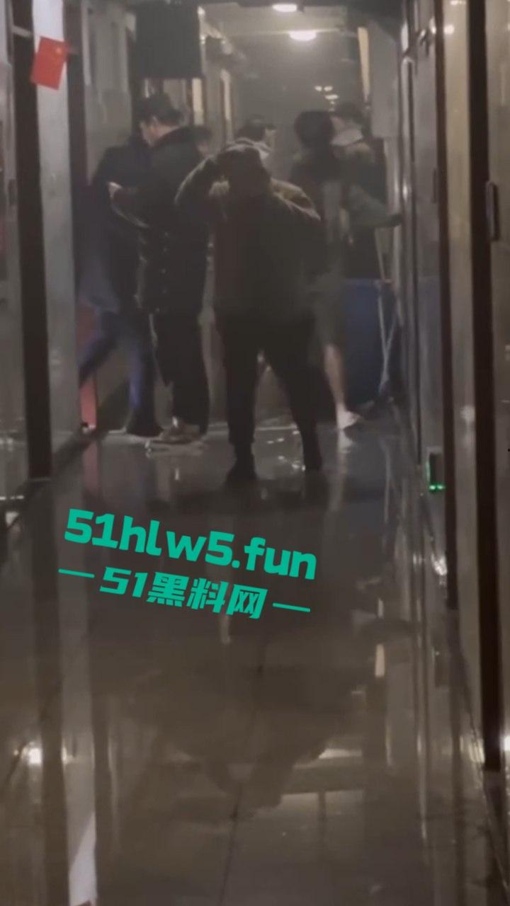 合肥工业大学，研二变态男网购硅胶女友宿舍发泄，怕被室友发现在厕所焚烧结果酿成火灾全校皆知。-6