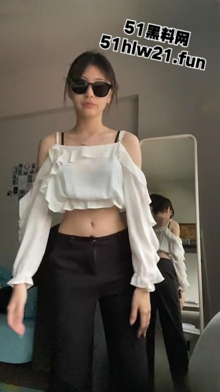 茂名一中颜值女神【梁韵瑶】清纯精致的脸蛋，加上完美的诱人酮体，绝对是不少人的白月光做爱私拍视频流出。-6