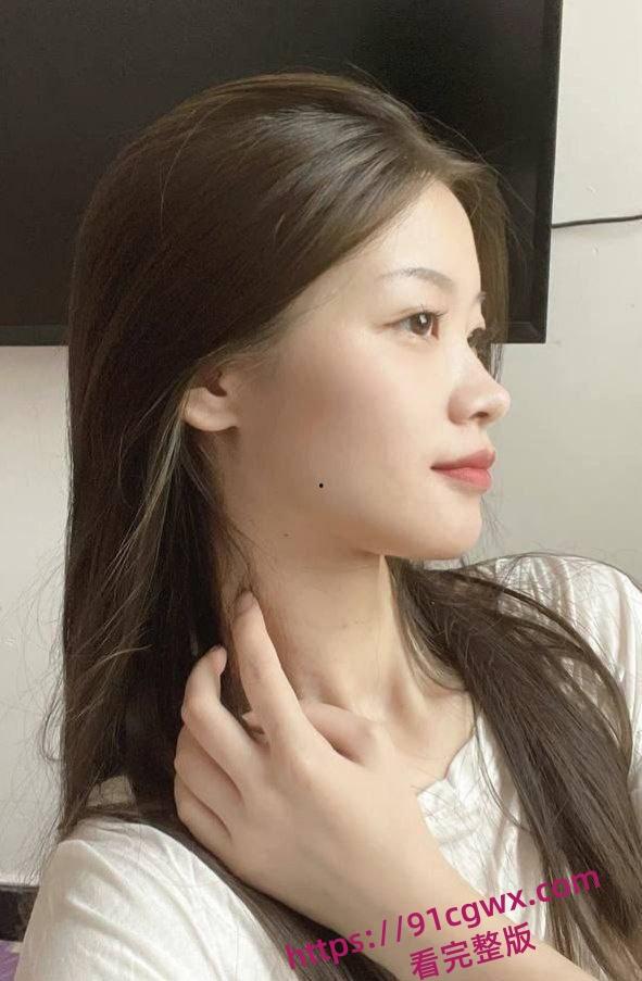 苏州短发人妻小薇，平日里是贤妻良母，却在百度云上意外泄露了她的偷情秘密。-8