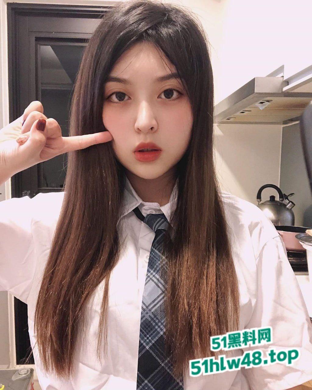 湾湾女士官【李语涵】兼职卖淫与已婚军官暧昧，6000新台币可干一炮 被曝光后直接下海彻底沦为淫荡骚鸡。-8