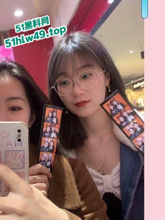 哈尔滨师范大学艺术系学妹【韩璐】被曝光！微信里疯狂卖自己裸露图，经常约炮私生活相当混乱！-4