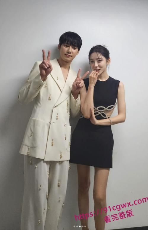 韩国女星朴智贤为作品献身 片中大尺度露点以及啪啪现场，一对酥胸无比粉嫩，叫声无比动人！-6