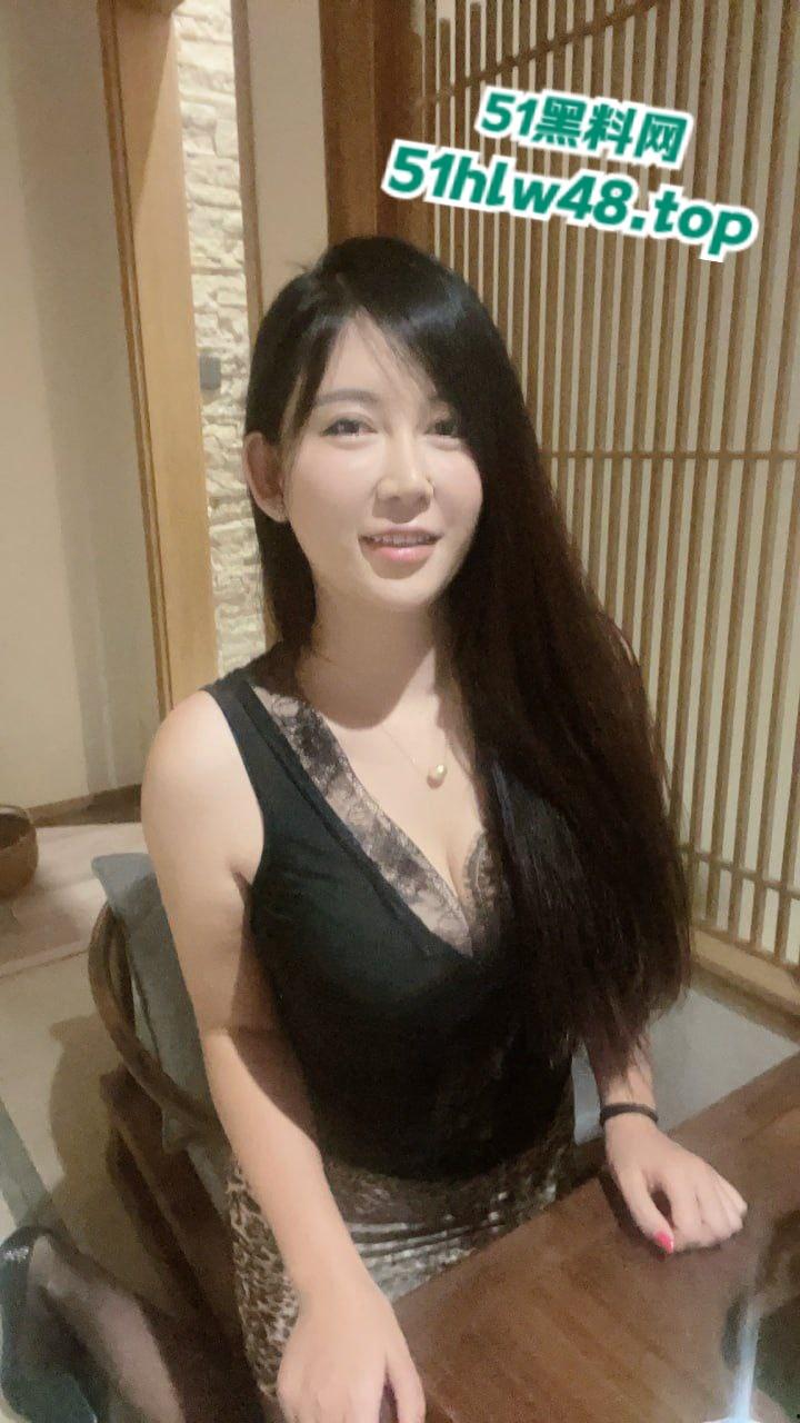 顶级尤物女神【李雅】高颜值完美身材，最新白衬衫超短裙私房写真系列大尺度私拍流出。-1