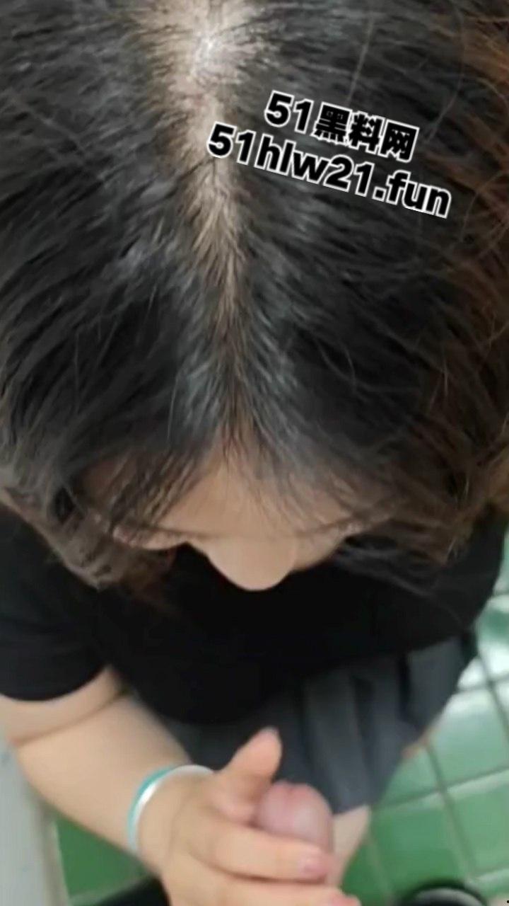 南京大学校花【王梦麟】为钱倒贴富二代送逼上门，使出浑身骚术勾引鸡巴内射留精。-1