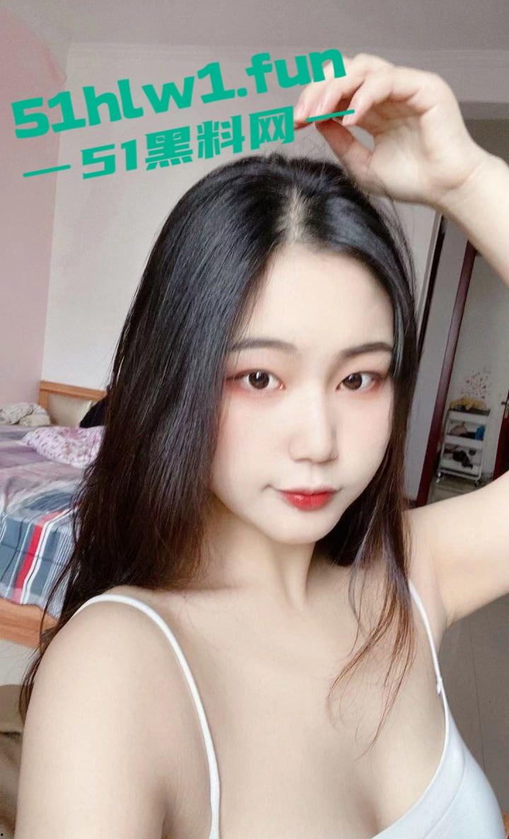 福建师范大学05后骚浪小母狗大曝光，被金主包养的大学生妹子，制服抖奶玩后入骚气冲天！-10