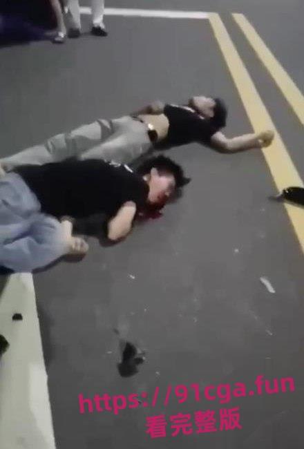 广东中山小榄绿道凌晨鬼火少年飙车秀特技酿惨烈车祸！多人头破血流哀嚎不断！-2