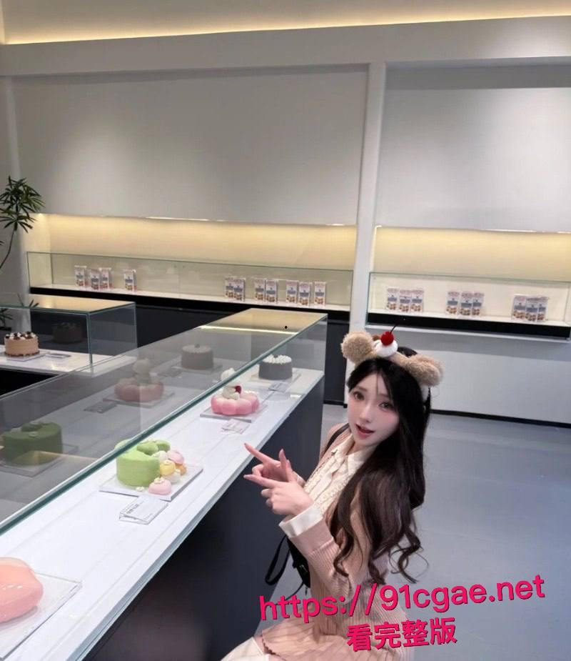 姐弟乱伦视频流出 爸妈上班家里没人，淫荡高三姐姐勾引弟弟口爆啪啪，最后被弟弟内射-5