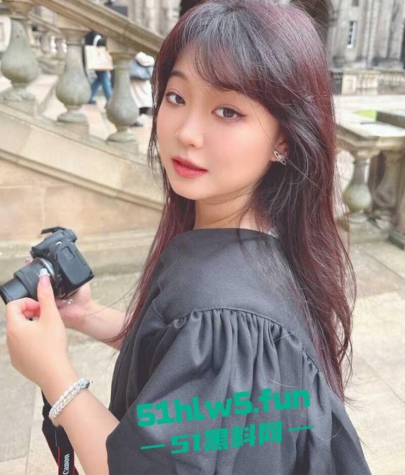 四川极品美女【李晓欣】身材完美，床技高超小母狗被绿帽男友和好兄弟前后夹击，双洞齐开视频流出。-12