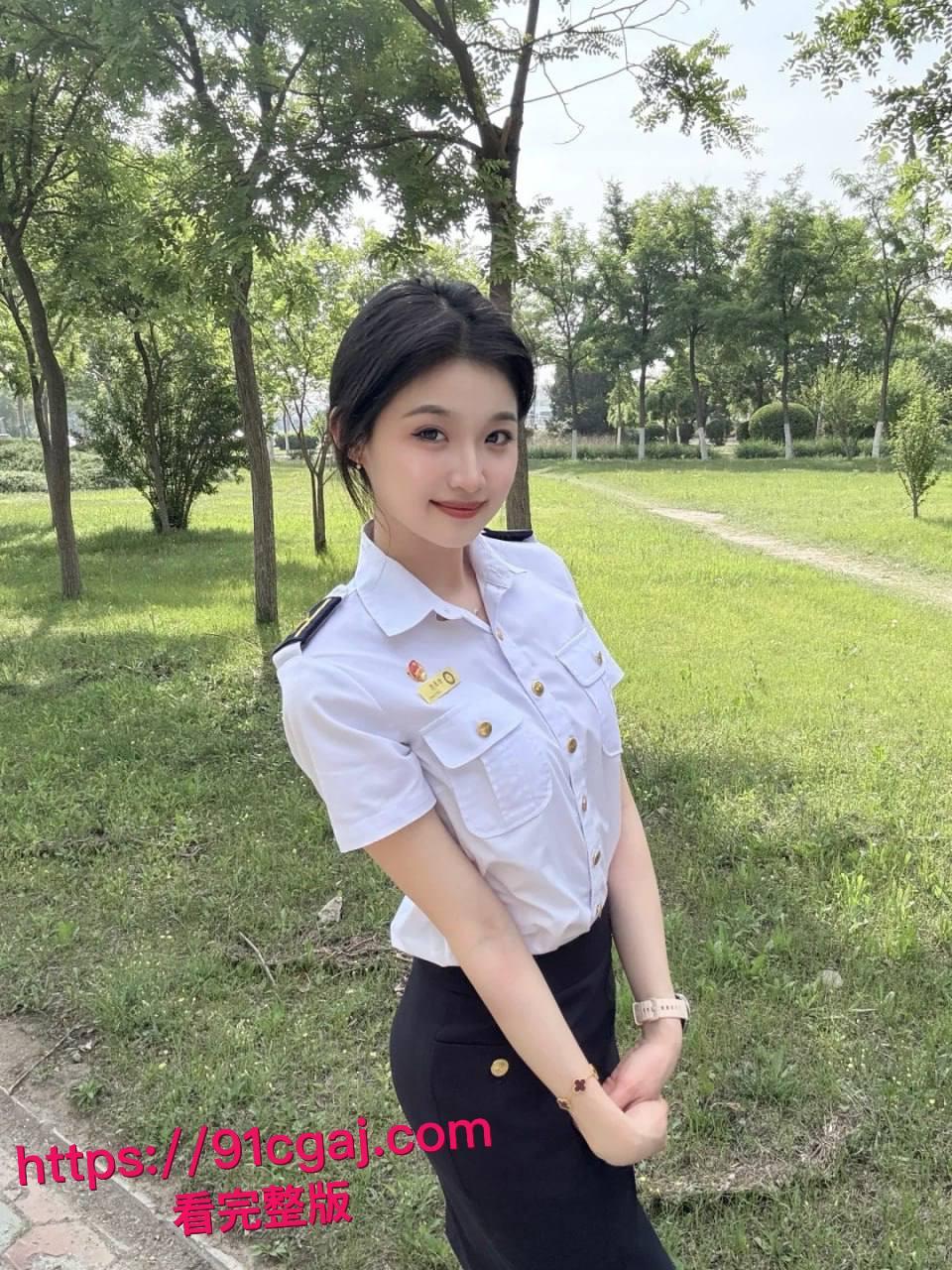 上海民航学院江子瑜小三风波！清纯制服妹子私下变母狗，被金主无套鸡巴狂捅骚穴，侧入后入轮番上阵玩到腿软！-3