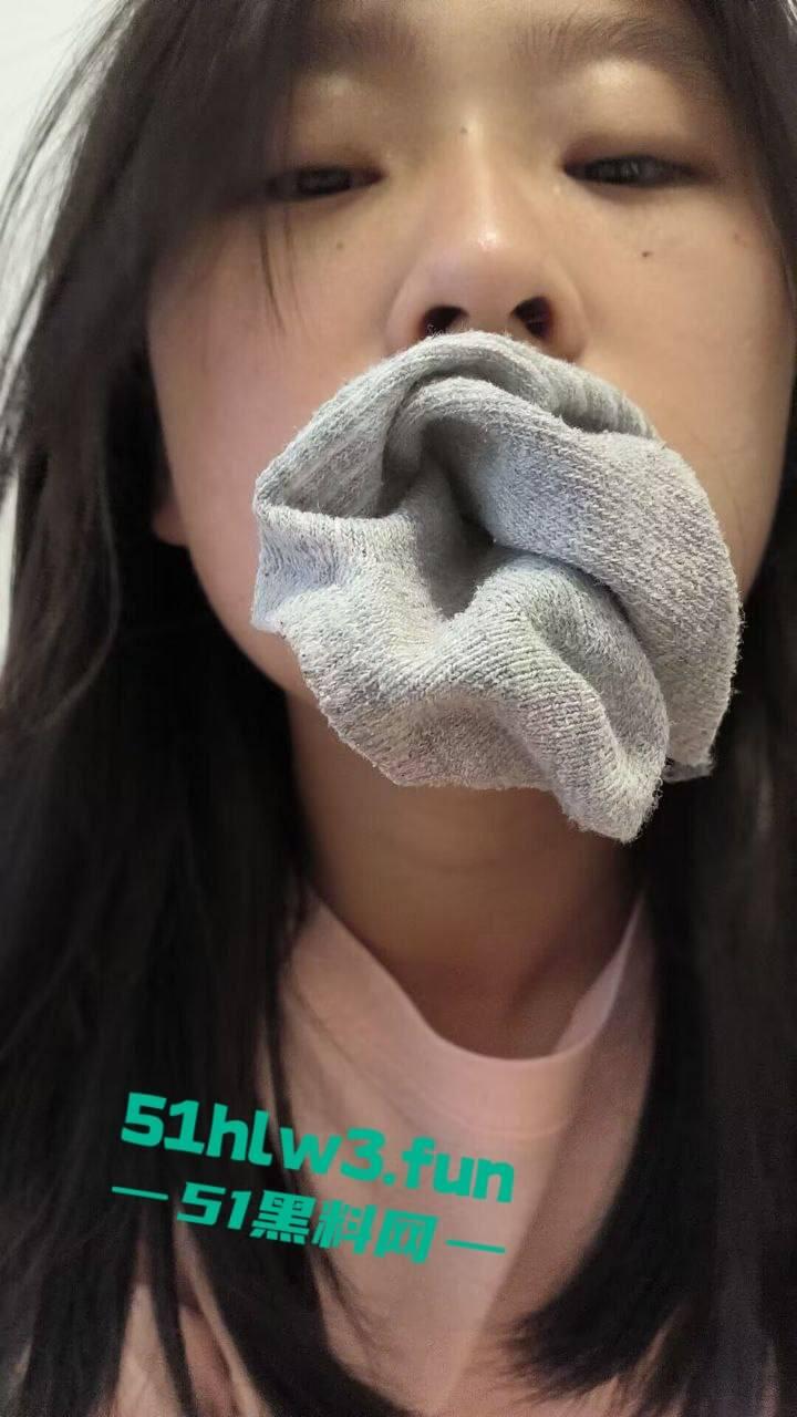 极品眼镜小母狗【季翰文】超反差的性感骚货颜值清纯甜美，内在母狗一只高潮脸居家自慰视频流出。-9