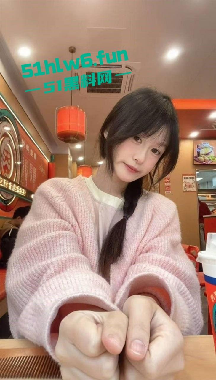 温州医科大学大二骚婊【潘晓蕾】私拍福利尺度曝光炸天！嫩乳骚穴欲求不满天天掰腿求插。-2