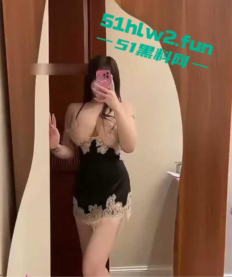 高人气外围女神 【yooheejadeda 】尽情展现她魂摄魄魅力，乳交吸屌花样玩法解锁绝对让你欲火焚身！-6