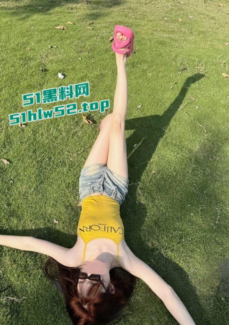 陌陌勾搭极品女神，酒店约炮吃鸡视频曝光，口交深喉技术娴熟媚眼含情勾魂十足！-6