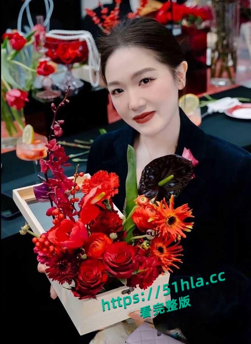 抖音网红律师【西绿】人设塌房假律师身份曝光，同事张辰铭假cp真炮友，二人性爱视频流出全网疯传！-5